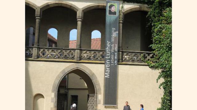Memorial Lutero en Wittenberg (Alemania). Una de las afirmaciones más insidiosas en la historia cristiana es que las provocativas 95 Tesis de Martín Lutero, la lista de quejas que generó la reforma en 1517 y dividió a la iglesia en dos. (Foto: Wikipedia)