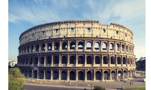EL COLISEO, ITALIA. ¿Sabías qué? Cuando fue inaugurado, el Coliseo tenía capacidad para recibir a 50 mil personas distribuidas en 80 filas.