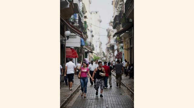 Cada vez más estadounidenses piensan visitar la isla, porque a muchos les parece injusto y hasta ilógico prohibir los viajes a un país con el que las relaciones tienden a ser cada vez más cercanas. (Foto: Bloomberg)