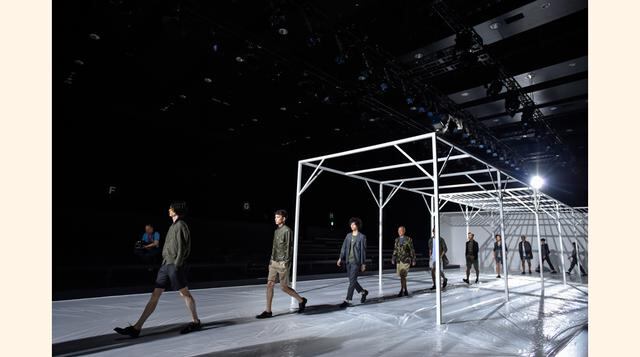 Shinoda se lo toma con filosofía. "No podemos competir con París, Milán o Nueva York. Pero lo que podemos hacer es servir de plataforma para los jóvenes creadores que inician sus carreras".