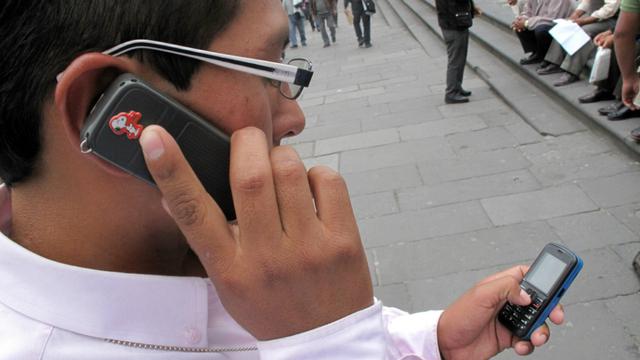 Las líneas en servicio por región crecieron 7% anual a nivel nacional en diciembre de 2015, frente al mismo mes del 2014. Por encima de esa cifra ponderada nacional estuvieron Amazonas (8%), Huánuco (8%),  Ucayali (10%), Loreto (10%) y Callao (27%), que f