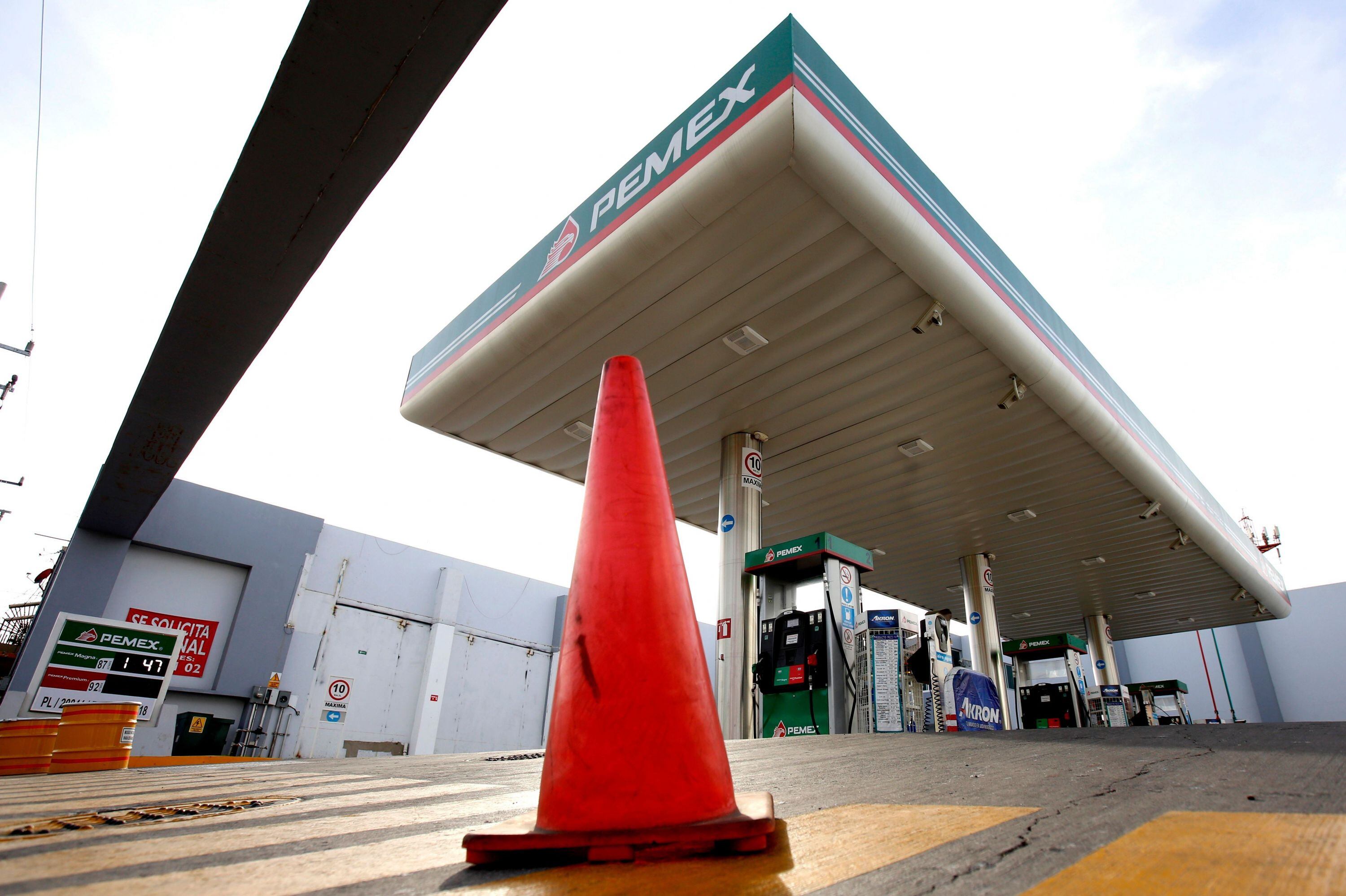 Pemex bonds fall after new issuance plan sends panic on Wall Street