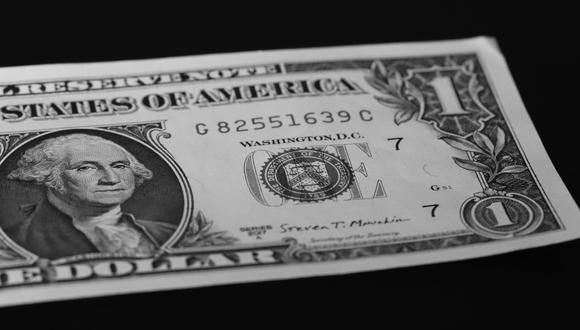 Es raro encontrar un billete con el número de serie de color negro, así que su valor suele aumentar considerablemente (Foto: Pexels)