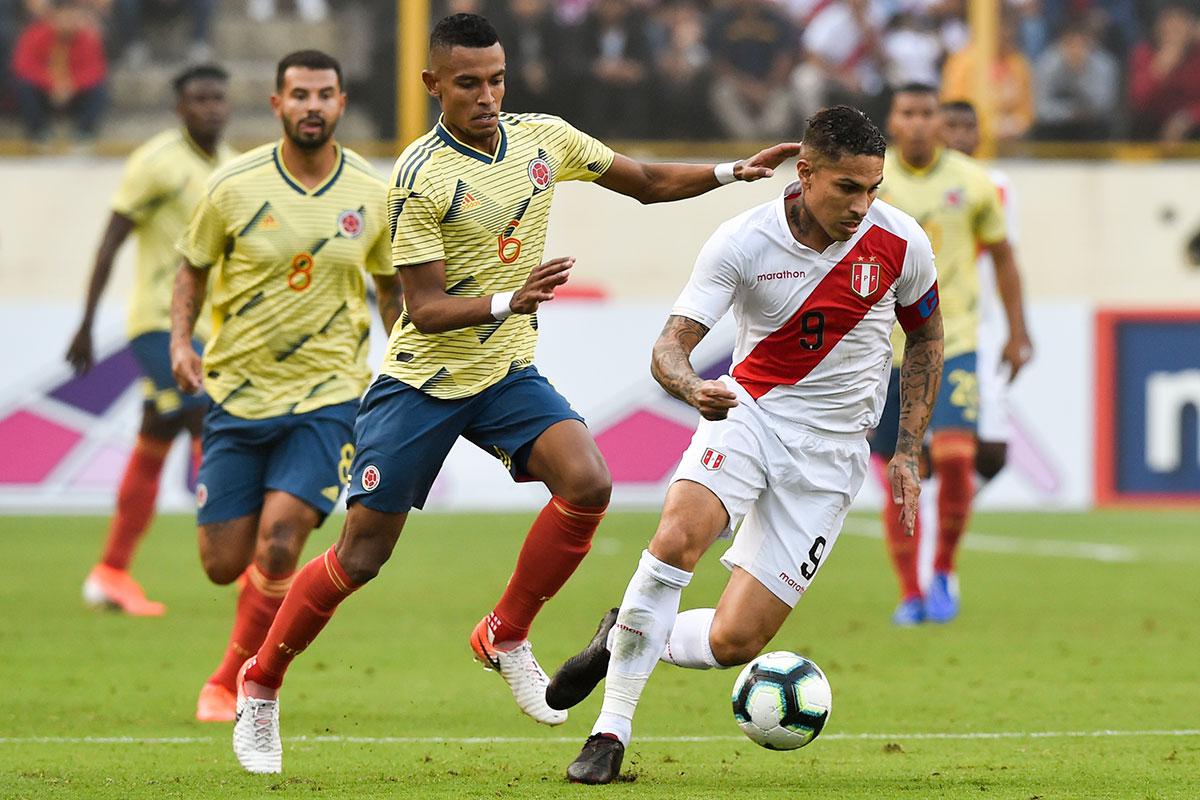 Perú enfrenta a Colombia en el Hard Rock Stadium este viernes 15 de noviembre desde las 20:00 horas. (Foto: AFP)