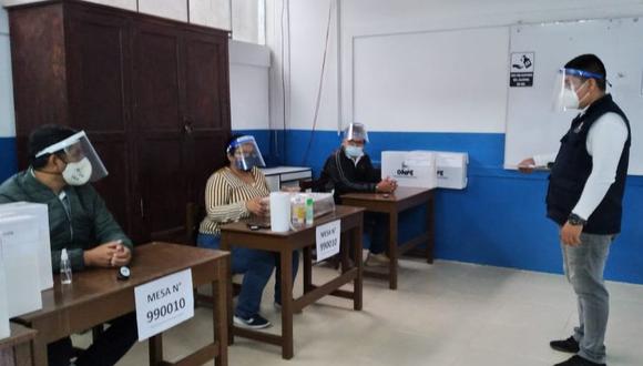 Inscriben lista de candidatos de Victoria Nacional para la circunscripción electoral de Peruanos en el Extranjero. (Foto: ONPE)