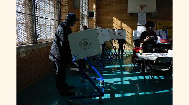 Primera de la Nación. Siguiendo una tradición que se remonta a 1960, la pequeña aldea de Dixville Notch, en New Hampshire, fue la primera en votar a la medianoche local. Conocida como First in the Nation (Primera de la Nación) la pequeña localidad es cons