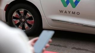 Waymo, de Google, lanza servicio de vehículos autónomos