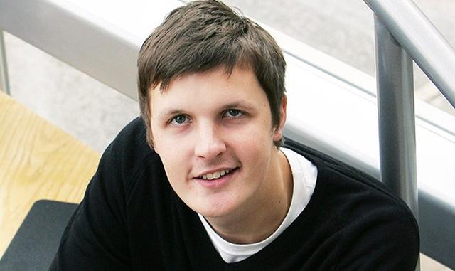 FOTO 4 | 4. Adam Hildreth

Adam Hildreth empezó su primera compañía, Dubit Limited, en 1999, a los 14 años. La red social con base en el Reino Unido se convirtió en uno de los sitios para adolescentes más grandes de Inglaterra y ahora se anuncia a sí mismo como una agencia de marketing para la juventud. Hildreth es ahora la mente detrás de Crisp Thinking, una compañía especializada en tecnología para garantizar la seguridad digital de los niños para proveedores de servicios de Internet.