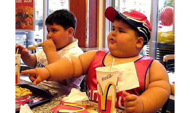 Impuesto por obesidad. En Finlandia no procedió una propuesta para cobrar más impuestos a las personas que padecieran obesidad, esto por considerarla discriminatoria.