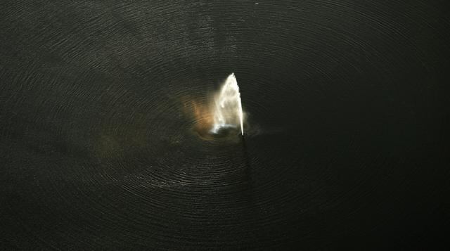 En este amanecer, el sol ilumina una fuente de agua en el Central Park en Nueva York. (Foto: Reuters)