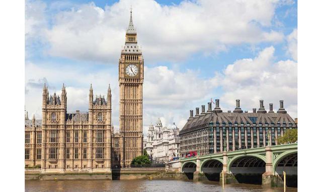 Londres, Reino Unido. La capital británica es un destino con una amplia variedad de actividades en oferta. Puedes dar una vuelta por sus parques y disfrutar de sus colores primaverales, recorrer el Támesis y admirar el Big Ben, o puedes observar el Cambio