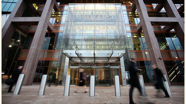 M. Stanley: Inversionistas en alerta. Hans Redeker, economista del banco, sostuvo que los inversionistas ya empiezan a pensar en las consecuencias dramáticas de una moratoria de Grecia, y concluyó que "la saga griega finalmente está llegando a su clí