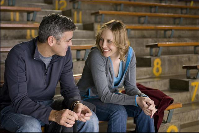 FOTO 18 | Amor sin escalas (Up in the Air) 
George Clooney y Anna Kendrick estuvieron fenomenales en esta película. La historia se centra en Ryan Bingham, quien es contratado para viajar por Estados Unidos y despedir a la gente. Kendrick interpreta a Natalie Keener, la persona que está tratando de cambiar esta táctica a través de la tecnología.

¿Por qué verla? El personaje de Clooney es eficiente y se deja llevar por la idea de no destruir a las personas. Sin embargo, la lección más importante (que aprende el personaje de Kendrick) es que a veces es mejor entender el modelo de negocios antes de jugar con él.