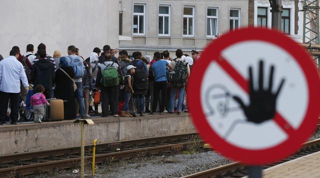 La era de dos décadas de libre circulación por Europa se ha visto interrumpido este lunes cuando algunos países impusieron controles sobre sus fronteras en respuesta a un flujo de inmigrantes sin precedentes. (Foto: Reuters)