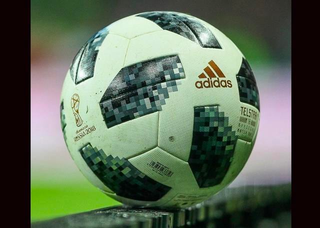 FOTO 20 | 20. Telstar 18 (Rusia 2018) Su diseño es un homenaje al primer balón que creó Adidas para un Mundial hace 50 años. La pelota lleva incrustado un chip de transmisión de datos en proximidad (NFC), que permite interactuar con el balón mediante un móvil o un ordenador. (Foto: ДМИТРИЙ САДОВНИКОВ - WIKIMEDIA COMMONS)