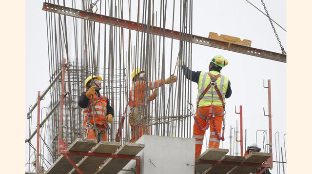 El sector construcción aumentó 5.4% debido al mayor avance de obras del sector público, así como al mayor consumo interno de cemento (4.5%) ante mayores obras en el norte y sur del país. En enero, el sector había decrecido en 2.7%.