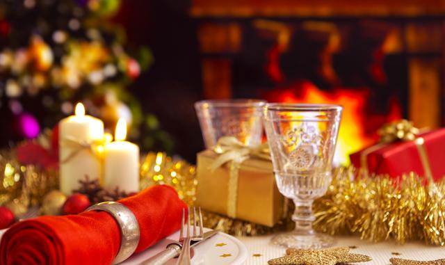 FOTO 4 |  Luz: Este detalle es muy importante. Poner velas encendidas, ya sean naturales o a pilas, dará el dramatismo necesario y un toque especial al comedor.