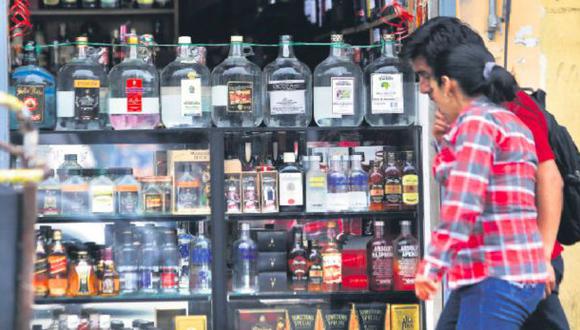 Una de cada 3 botellas de licor es adulterada o de contrabando