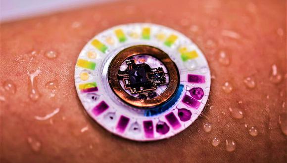 Este biosensor se activa por el sudor de la persona que lo porta. (Foto: Universidad del Noroeste).