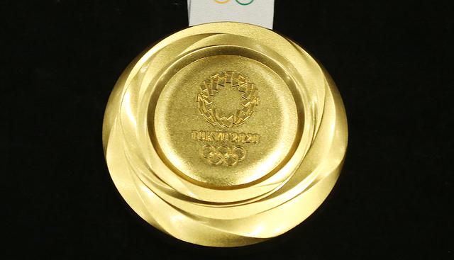 Tokio 2020 reveló las medallas, hechas con material reciclado, que se entregarán en los próximos Juegos Olímpicos. (Foto: AP)
