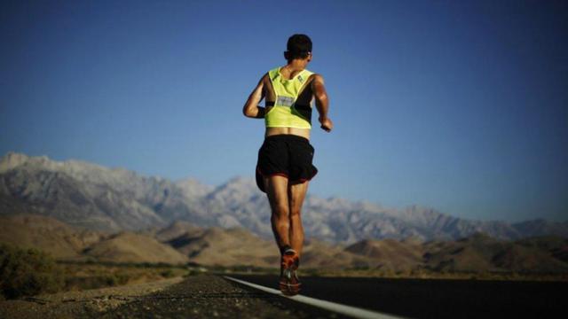 Correr: Varía mucho dependiendo de la intensidad; sin embargo, correr a un ritmo relativamente normal permite quemar entre 800 a 1000 calorías en 60 minutos.  (Foto: Reuters)