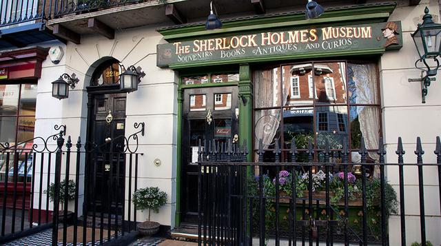 5) Baker Street: Ubicada en el distrito de Marylebone, en el centro de Londres. 221B  de Baker Street es la dirección más famosa del mundo ya que ahí vivía Sherlock Holmes.