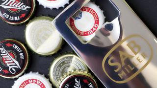 Líder cervecero mundial AB InBev hará una oferta por su rival SABMiller