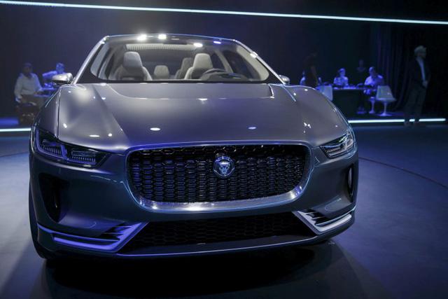 Motores eléctricos magnéticos en los ejes frontal y trasero del auto generan una conducción como si tuviese tracción en las cuatro ruedas y una aceleración agresiva. (Foto: Bloomberg)