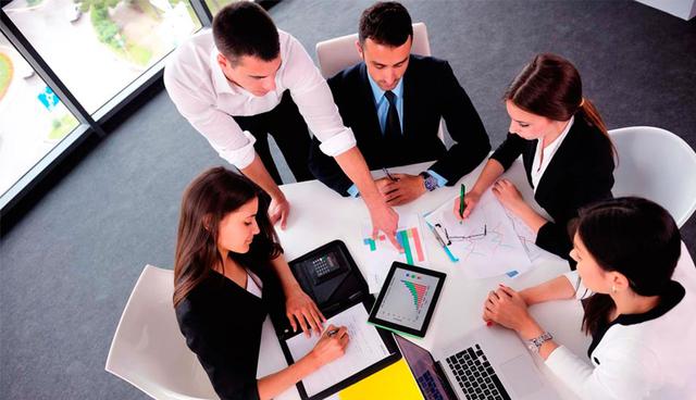 FOTO 5 | El valor de los socios y los equipos. Todos los emprendimientos referidos hasta ahora, los montó Sanagustín en solitario algo que ahora no haría. “Está claro que si quieres llegar lejos es mejor hacerlo acompañado”, afirma. Para la creación de Cuponlandia tiró de socios y así es como da por válido los cánones ya estandarizados cuando se habla de equipos. “Hay que crear equipos complementarios, con diferentes habilidades y diferentes puntos de vista en todas las cosas, ahí radica la riqueza de un equipo para alcanzar la excelencia. En negocios digitales aún cobra mayor importancia, dada la rapidez con la que se pueden producir los crecimientos”.