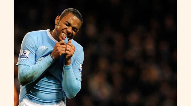 Robinho. El Manchester City desembolsó la cantidad US$ 45 millones por el atacante brasileño. En sus primeros partidos tuvo buenos rendimientos, pero poco a poco su nivel fue decayendo hasta que finalmente regresó al Santos de Brasil. (Foto: 20minutos)