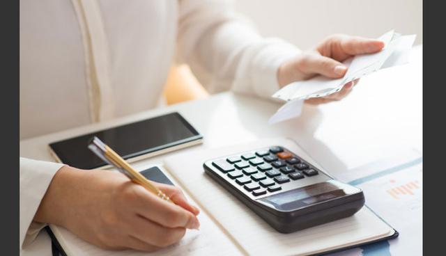 FOTO 27 | 27. Elimina tus deudas
La deuda siempre es mala. No hay más. Asegúrate de liquidar lo máximo posible para que tu futuro esté limpio, de esta manera podrás comprar cosas como un coche o una casa.
(Foto: Freepik)