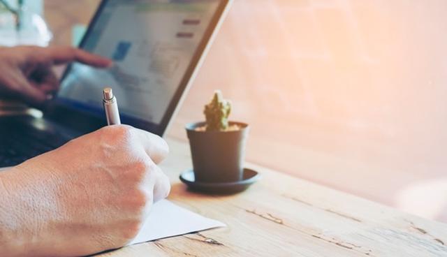 FOTO 6 | 6. SEGUIMIENTO DE BOLETINES OFICIALES
■ Metodología. Existen empresas dedicadas a la lectura de los distintos boletines oficiales de las provincias, comunidades autónomas, del Estado e incluso internacionales. Sus servicios pueden resultar especialmente interesantes para conocer tanto el tipo de ayudas públicas y subvenciones, como los concursos y licitaciones a los que se presenta la competencia, además de la cuantía por todos estos conceptos.

■ Para qué sirve. Se trata de un sistema cada vez más utilizado por las empresas, ya que permite conocer las relaciones que mantiene la competencia con las distintas Administraciones públicas.

■ Precio orientativo. El precio total depende del número de boletines que el cliente desee y del tiempo de suscripción a este servicio (mensual, trimestral, etc.). Lógicamente, cuanto mayor sea el tiempo de suscripción, más económico resultará el servicio. La suscripción a varios boletines suele suponer una consiguiente reducción en el precio.