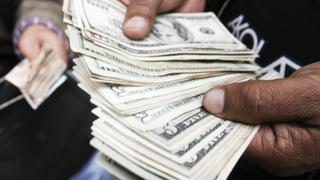 El dólar tocó su mayor nivel en casi seis meses