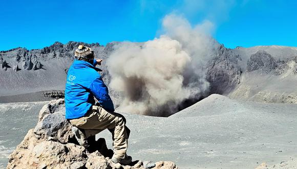 Desde el día 26 de junio se detecta anomalías térmicas sobre el cráter del volcán Ubinas y la actividad sísmica vinculada a las emisiones de ceniza se ha incrementado en las últimas horas. Foto: IGP.
