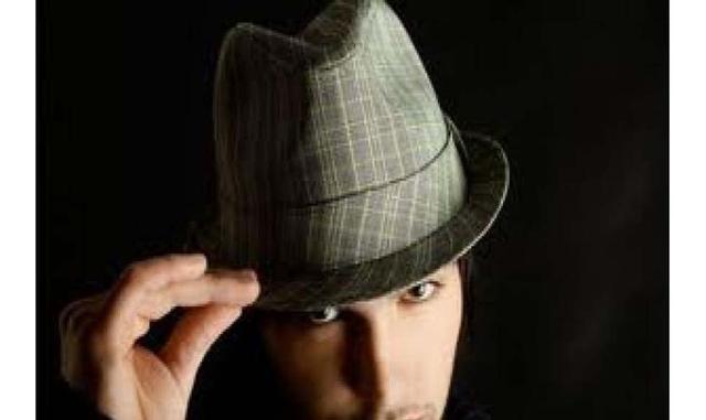 Impuestos sobre los sombreros. Entre 1784 y 1811, en Reino Unido el gobierno decidió imponer un impuesto para los que compraban o vendían sombreros de hombre.