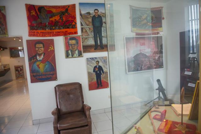 La guerra de Sendero Luminoso, que apeló al terrorismo para atacar a civiles y uniformados y cuya crueldad se comparó a la de los Jemeres Rojos de Camboya, dejó 70,000 muertos entre 1980 y 2000 tras desatarse una represión militar. (Foto: AFP)