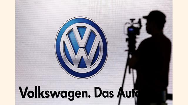 Volkswagen. Significa “el carro de la gente” en alemán. Buscaba contraponer la idea de reservar las carreteras para los más ricos. (Foto: Bloomberg)