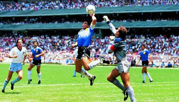 Argentina se impuso 2-1 en el estadio Azteca y luego alzó la Copa del Mundo en el mismo escenario, con Maradona consagrándose como uno de los mejores futbolistas en la historia.