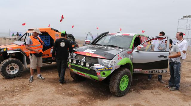 Imágenes de la partida de la ruta del rally Dakar en la playa Agua Dulce, en Chorrillos. (Foto: USI)