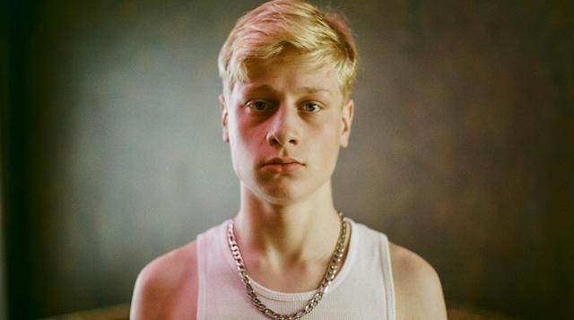 Mommy (2014). Steve es un adolescente con trastorno de déficit de atención e hiperactividad que en ocasiones puede ser muy violento. ¿Bastarán el amor de su excéntrica madre, Diane, y el cariño de una sensible vecina, Kyla, para hacer sus días más felices