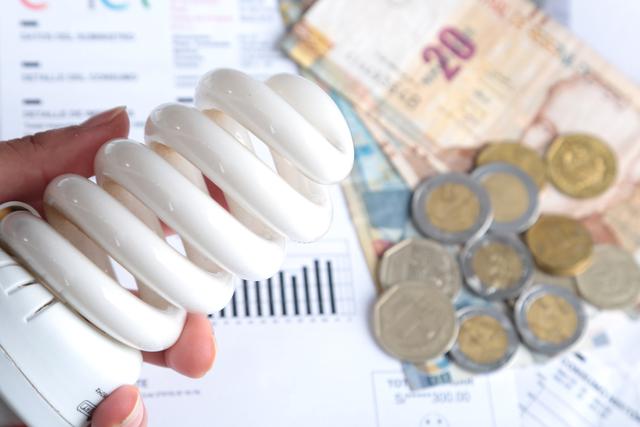 1. Políticas para el ahorro de energía: Se puede empezar por programar los monitores de las computadoras para que pasen automáticamente a modo de ahorro de energía cuando se dejen de usar. (Foto: Pixabay)