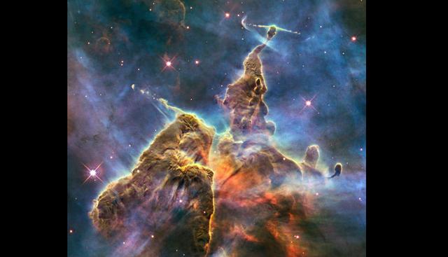 Nebulosa de la Quilla, o mejor conocida como la ‘Montaña Mística’, es una gran nebulosa de emisión que rodea varios cúmulos abiertos de estrellas. Se encuentra a una distancia estimada de 6 a 10 mil años luz.  (Hubble Space)