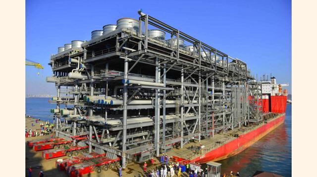 Tráiler modular auto propulsado Conocido por sus siglas en inglés, el SPMT es un vehículo de transporte capaz de transportar las mayores cargas, ya sean piezas de un puente, plataformas petrolíferas o motores demasiado pesados para transportes convenciona