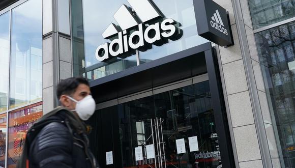 Adidas se vio obligada a suspender los pagos de dividendos como condición para un préstamo respaldado por el gobierno este mes para superar la crisis mientras quema efectivo. (Foto: Getty Images)