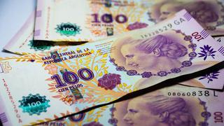 En medio de las restricciones, el peso argentino se hunde en el marcado paralelo
