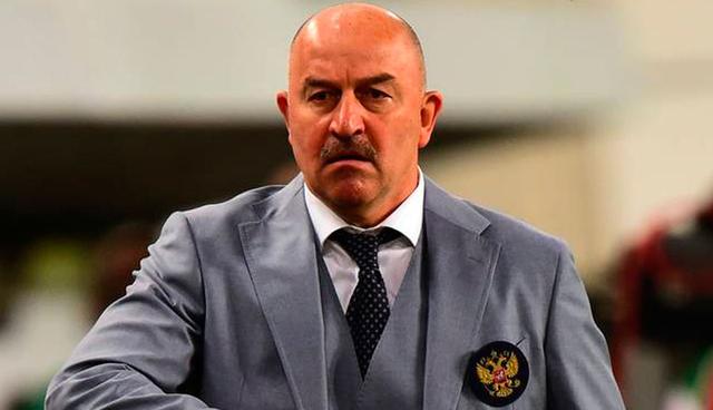 FOTO 18 | Stanislav Cherchésov es el ruso encargado de dirigir a los anfitriones en el grupo A del Mundial. (Foto: AFP)