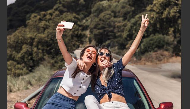 FOTO 8 | 8. Encuentra a tu mejor amigo
Es gracioso porque cuando eres joven todos son tus amigos, pero mientras vas creciendo te vas dando cuenta quiénes son los verdaderos. Siempre habrá una persona que sepa todo de ti. Encuentra a un amigo de calidad con el que puedas disfrutar y recordar la importancia de la amistad. Bríndales tiempo.
(Foto: Freepik)