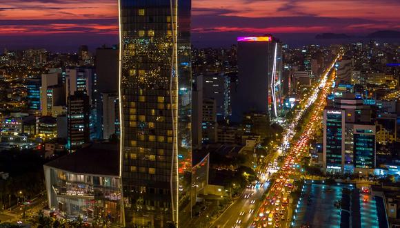 Este hotel se destaca por su ubicación estratégica en el centro financiero de Lima y su infraestructura de clase mundial. Cuenta con un centro de convenciones de última generación, salas de reuniones y servicios ejecutivos para satisfacer las necesidades de los viajeros de negocios. (Foto: Hotevia).