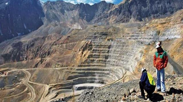 Proyectos mineros. ¿Y qué plantea PPK para reactivar la inversión minera paralizada? En los primeros 100 días se creará la figura del adelanto social, que consiste en que el gobierno realizará obras sociales que beneficien a las comunidades en donde se re