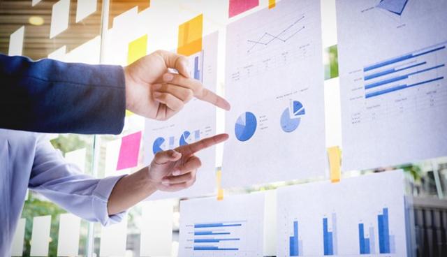 Foto 4 | POSICIONA TU IMAGEN: No basta con emprender y vender, también debes aplicar estrategias de marketing, publicidad, plan de redes sociales, estrategias en medios de comunicación para que tu producto sea más visible, confiable y atractivo para tu público. Una estrategia de branding también ayuda a que tu marca tenga una identidad corporativa y en futuras reuniones comerciales genere buena imagen ante tus futuros clientes. (Foto: Freepik)